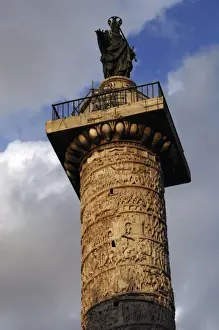 Carrara Marble Sculpture Drucke: The Column of Marcus Aurelius. Piazza Colonna. Rome. Italy