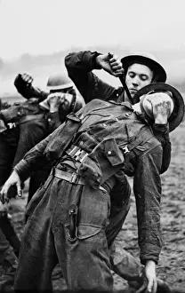 World War Two Photographs Drucke: Commandos doing close quarter and unarmed combat