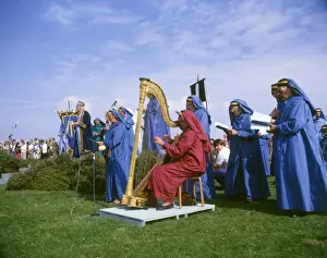 Drucke von Der Cornische Gorsedd, eine Gemeinschaft von modernen Barden, nimmt am Schwertritus von Arthur in St Just in Cornwall teil Historische Feste Und Traditionen Drucke: Cornischer Gorsedd, Schwert von Arthur, Cornwall
