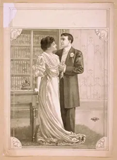 Couple Embracing Drucke: Couple embracing in library