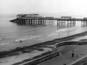 British Seaside Resort Drucke: Cromer Pier