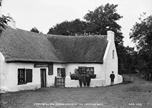 Grafschaft Londonderry Drucke: Das Crosskeys Inn in Toome ist ein Relikt der Reitdays