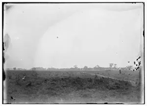 Wilbur And Orville Wright Brothers Drucke: Damaged machine to the right of the launching track at the e