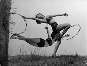 Young Woman Dance Drucke: Dance Montage