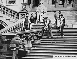 Charles Darwin Image Drucke: Darwin statue, September 1927