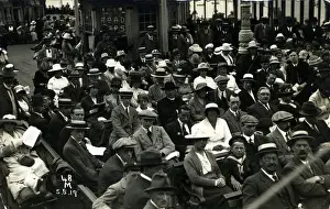 Dorset England History Drucke: Deck-Chaired Crowd on the Front, Bournemouth, Dorset