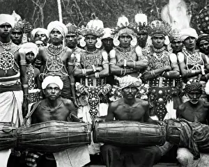 Drucke von Teufel-Tänzer von Zypern, mit Schlagzeugern. Datum: um die Jahrhundertwende des 19. Jhds Sri Lanka Drucke: Teufels Tanzler, Sri Lanka