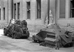 WW2 Tanks Drucke: Two disabled tanks during WW2