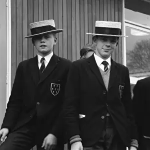 Vintage School Children Drucke: Education, school uniform