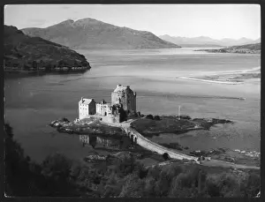 Drucke von Eilean Donan Schloss auf dem Loch Duich im Ross-shire in Schottland. Ursprünglich von einem glasierten Burg besetzt wurde es jedoch bereits im 13. Jahrhundert durch dieses Schloss abgelöst Schloss Drucke: Eilean Donn Schloss