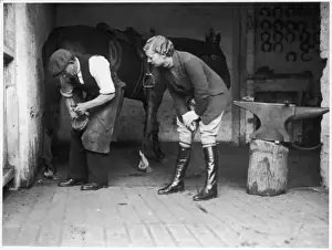Horse Riding Scene Drucke: Emergency Job / Blacksmith