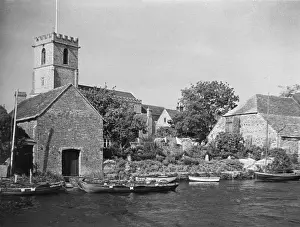Drucke von Wareham im Dorset in England mit seiner normannischen Kirche am Ufer des Flusses Frome. Datum: 1960er Jahre Wareham Drucke: England / Wareham