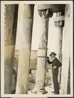 Tourist Attractions In Italy Drucke: Examining Leaning Tower