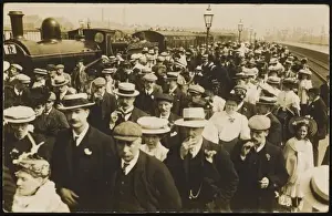 Vintage Britain Images Drucke: Excursion Crowd Station