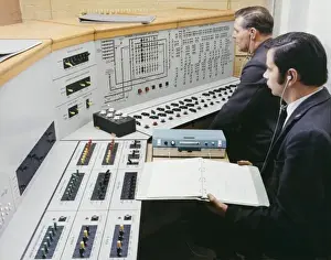 Historical Factory Images Drucke: Factory control board