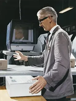 Historical Factory Images Drucke: Factory worker operating control box