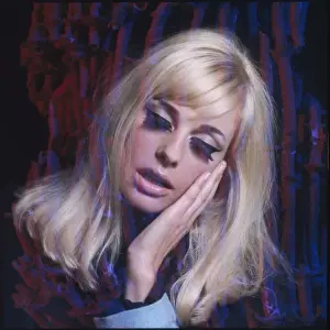 Historical Fashion Models Drucke: False Eyelashes 1971