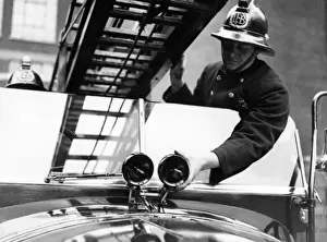 Vintage Fire Engine Drucke: Firefighter with fire engine