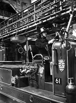 London Firefighting Service Drucke: Firefighter at the wheel of a fire engine