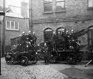 London Firefighters Drucke: Firefighters with two fire engines