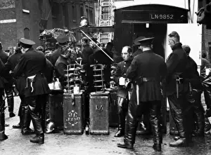 Feuerwehrleute auf Erholungspausch, Wapping, Ost-London