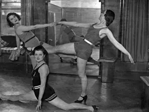 Stretching Exercises For Women Drucke: Keep Fit Exercises