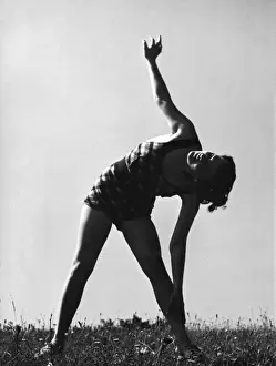 Fitness Exercises Outdoors Drucke: Keep Fit / Side Stretch