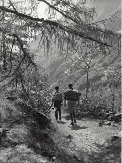 Boy Scout History Drucke: Two French scouts on a mountain path
