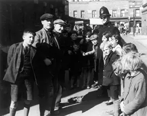 British Police History Drucke: Friendly Policeman