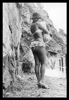 Retro Beach Style Drucke: Frilly Bikini 1960S