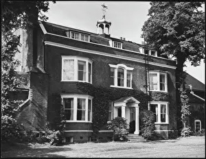 Drucke von Das feine rote Backsteingebäude in Gads Hill, in der Nähe von Rochester, Kent. Hier starb Charles Dickens am 9. Juni 1870, während er an seinem Roman Edwin Drood schrieb Rochester Drucke: Gads Hill House