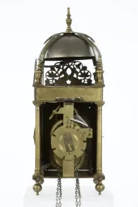 Drucke von Ein Gussbronzekugeluhren mit vier Kugelschienen aus Metall, von Robert Robinson in Lothbury im Stadtteil London (City), um 1660 bis 1670; Datum: 1660 - 1670 Robert Robinson Drucke: Uhr, rückwärts