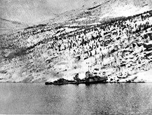 Second World War Pictures Drucke: German Destroyer Aground at Narvik; Second World War, 1940