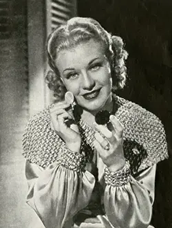 Ginger Rogers Drucke: Ginger Rogers, mit der Anwendung von Make-up von Max Factor