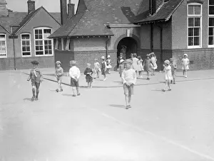 Vintage Education Photographs UK Drucke: Going home from School