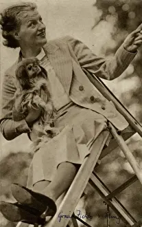 Gracie Fields Drucke: Gracie Fields and her dog Ming