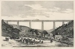 Drucke von Viktorianische Menge sammelt sich und beobachtet wie ein Zug entlang der Crumlin-Brücke in Walien fährt, den Bahnhof Neath Gower und die Eisenbahn von Newport Abergavenny und Hereford Viktorianische Architektur Drucke: Der große Crumlin-Brückenkopf