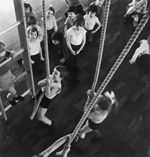 Schulklasse im Sportunterricht/ Grundschule