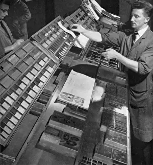 Heinz Zinram Photography Drucke: Hand Compositor receiving spacing materials