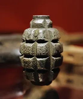 Drucke von Händegrenade, die von den lettischen Nationalpartisanen verwendet wurden; Besitzmuseum der Besatzung in Riga, Lettland Riga Drucke: Händegrenade