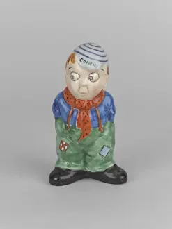 Drucke von '?Conchy'. Keramik-Schmuckstück von Birks, Rawlins und Company Limited im Vine Pottery in Stoke on Trent hergestellt zwischen 1914 und 1918 Antike Töpferei Drucke: Ein handgefertigter Beispiel für Birks Grotesken?
