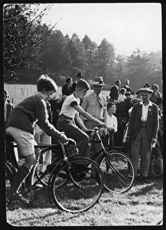Surrey England Drucke: Hascombe Fair Cyclists