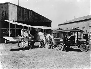 Aeroplanes In Flight Photos Drucke: De Havilland DH4 Mailplane loading mail