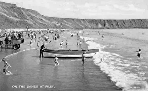 Nord-Yorkshire Drucke: Urlaubskinder auf den Sandflächen von Filey, Nord-Yorkshire