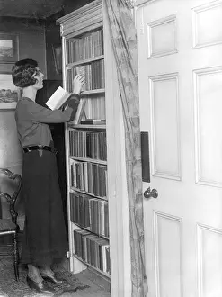 Historical Communication Methods Drucke: Home Library Bookcase