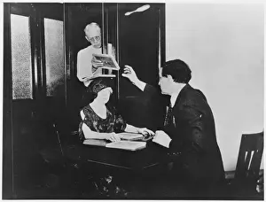 Paranormal Mediumship History Drucke: Houdini Exposes Trick