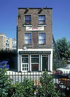 Drucke von Das Haus sie ließen zurück im Pub im Ropemakerfields, Towerhamletts am Herzen des Ostends Londons wie es damals war - 1986. Seit ist es umgebaut zu einem Haushalt. Datum: 1986 Tower Hamlets Drucke: Das Haus, das sie hinterließen Pub