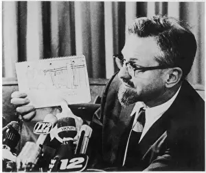 American Astronomer Drucke: HYNEK, 1966