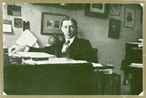 Drucke von Russischer Musiker Igor Strawinski (1882-1971) am Schreibtisch Igor Strawinsky Drucke: Igor Strawinski