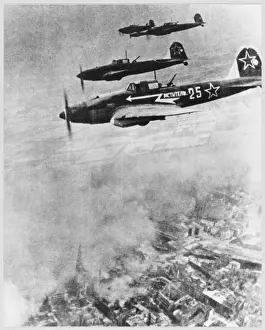 World War II Eastern Front Drucke: Ilyushins over Berlin